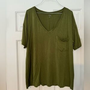 Women’s Kyte Living by Kyte Baby Front Pocket V-Neck T-Shirt
